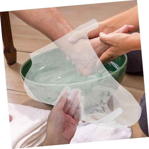 100pcs Foot Covers Plastic Shoe Covers for Rain Water-Resistant Feet Bags Pedicure Liners Spa Use Breathable Plastic Socks in Saudi Arabia