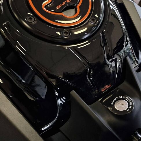 ملصقات ثلاثية الأبعاد للدراجات النارية متوافقة مع KTM Duke 125 200 250 390 2021 2022 باللون الأسود. حماية غطاء الخزان من الصدمات والخدوش. ملصقات من الراتنج - صنع في إيطاليا in Saudi Arabia