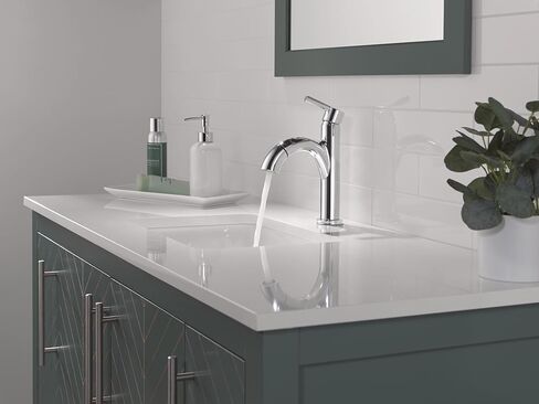 Delta Nicoli 1 Hole Pull Down Bathroom Faucet with Sprayer, Chrome Single Hole Bathroom Sink Faucet with Pull Out Sprayer for Vanity, Metal Push-Pop Drain, Chrome 15749LF-PD in Saudi Arabia