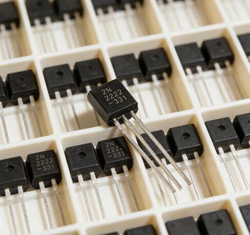 100 قطعة 2N2222 NPN ترانزستور TO-92 - تحويل موثوق به عالي السرعة وتضخيم الإشارة BJT لـ Arduino وPCB والإلكترونيات ذاتية الصنع in Saudi Arabia