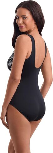 ملابس سباحة نسائية Mimi Flamingo Shape Solver Sport من الجلد المصقول برقبة واسعة وسحاب بدون أكمام قطعة واحدة in Kuwait