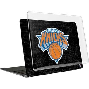 حافظة Skinit + غلاف متوافق مع جهاز MacBook Air 13in (2020) - تصميم شعار ثانوي أسود مرخص رسميًا من NBA New York Knicks in Saudi Arabia
