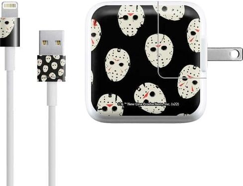 ملصق Skinit غلاف آخر متوافق مع شاحن iPad (10W USB) - تصميم نمط Warner Bros Jason Voorhees المرخص رسميًا in Saudi Arabia