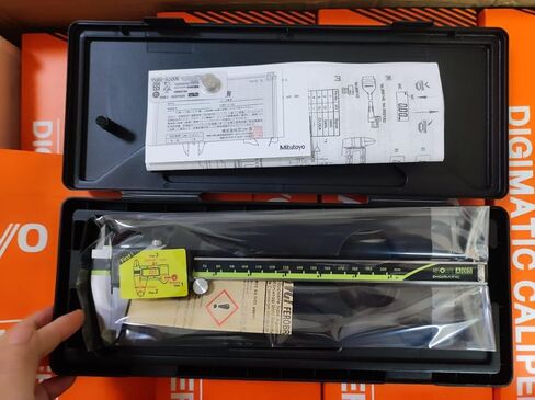 Mitutoyo Caliper 500-197-30 Digimatic 8 ″ (0-200 مم) - تشفير AOS المطلق عالي الدقة، دقة 0.0005 ″/0.01 مم، هيكل من الفولاذ المقاوم للصدأ مقاوم لسائل التبريد IP-65 in Saudi Arabia