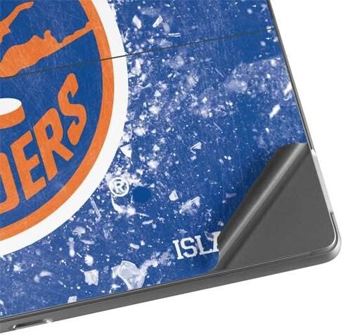 ملصق Skinit للكمبيوتر اللوحي متوافق مع Surface Pro 8 - تصميم فروزن مرخص رسميًا من NHL New York Islanders in Saudi Arabia