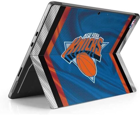 ملصق Skinit للكمبيوتر اللوحي متوافق مع Surface Pro 8 - تصميم جيرسي مرخص رسميًا من NBA New York Knicks Away in Saudi Arabia