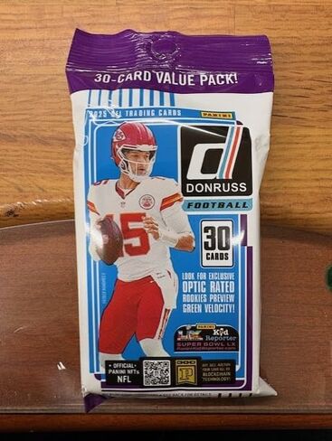 2025 Donruss Football Fat Pack 30 بطاقة قيمة! وسط المدينة هانت in Saudi Arabia