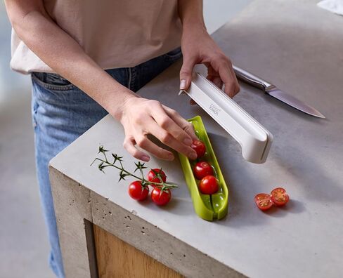 أداة تقطيع موفرة للوقت من جوزيف جوزيف، قطاعة فواكه صغيرة وعنب وطماطم، خالية من البيسفينول A، آمنة للاستخدام في غسالة الأطباق in Kuwait