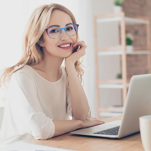4 عبوات من نظارات القراءة متعددة البؤرة التقدمية ذات الضوء الأزرق ومفصلات زنبركية أنيقة للقراء بنمط السيدات in Kuwait