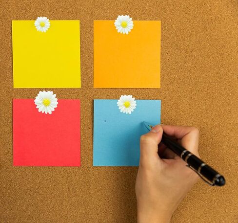 Resin Daisy Flowers Push Pins Set, 30 Pcs Flatback Decorative Daisy Thumb Tack Mini Decorated Daisies Pushpins for Cork Board Bulletin Board Photos Wall Home Office Classroom Decoration (Blue) in Saudi Arabia