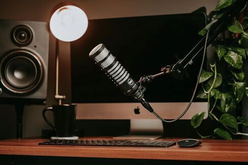 حزمة التوفير الصوتي: 512 صوت من Warm Audio 512-BBA 31 بوصة، ذراع ميكروفون قابل للتعديل مع ميكروفون Rockville RCM PRO Studio/مكثف التسجيل مع مكثفات سامسونج (عنصران) in Kuwait