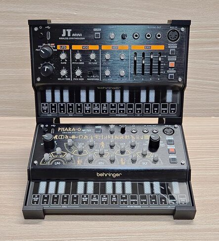 حامل سطح مكتب بزاوية من طبقتين لمركب Behringer JT Mini وPro VS وPhara-O وUB-Xa وCZ-1 in Saudi Arabia