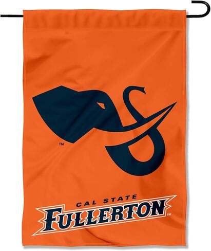 لافتة علم للحديقة تحمل شعار Cal State Fullerton Titans in Saudi Arabia