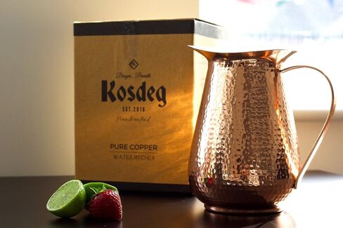 Kosdeg - إبريق نحاسي بغطاء - 68 أونصة - اشرب المزيد من الماء، وقلل من تناول السكر واستمتع بالفوائد الصحية - إبريق مطروق مصنوع يدويًا من النحاس النقي، أفضل إبريق بجانب السرير - مقياس ثقيل in Kuwait