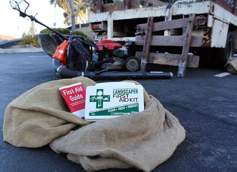 Landscaper & Tree Trimming First Aid Kit, OSHA Compliant, 10 Unit, 103 Piece, Plastic Case with Gasket to Keep Out Moisture and dust - be OSHA Compliant: Special Extra First aid Item Content, Too in Saudi Arabia