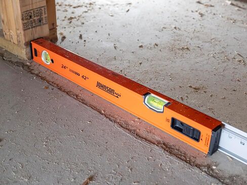 Johnson Level & Tool 5800-2442B - 24"-42" Extendable Box Beam Level,Telescoping Adjustable Aluminum Level with Precision Milled Edges in Saudi Arabia