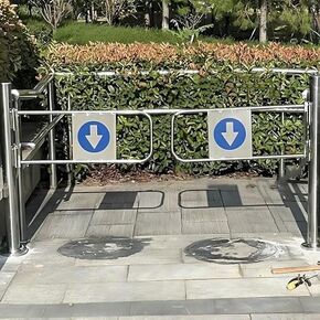 بوابة متأرجحة للمدخل، باب أمان لمدخل السوبر ماركت، بوابة متأرجحة آمنة محملة بنابض، باب بوابة متأرجحة يدوية للوصول للمصدر، للمتجر/المكتبة in Saudi Arabia