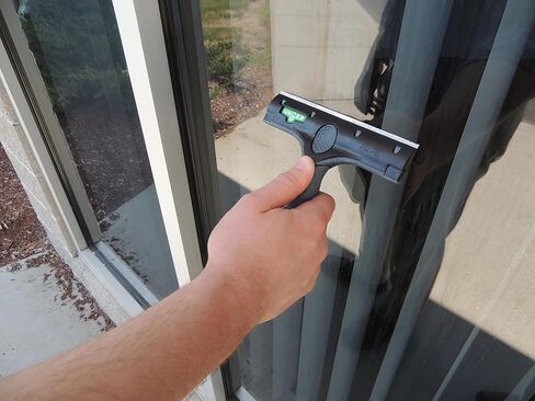 Unger Commercial ErgoTec® Ninja 4" Glass Scraper with Blade and Safety Cap – Adjustable Angle for Efficient Window Cleaning EN100 in Saudi Arabia