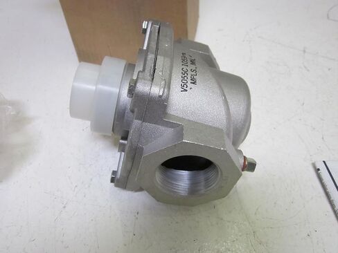 Honeywell, Inc. V5055C1059 1-1/2 inch NPT Industrial Gas Valve in Saudi Arabia