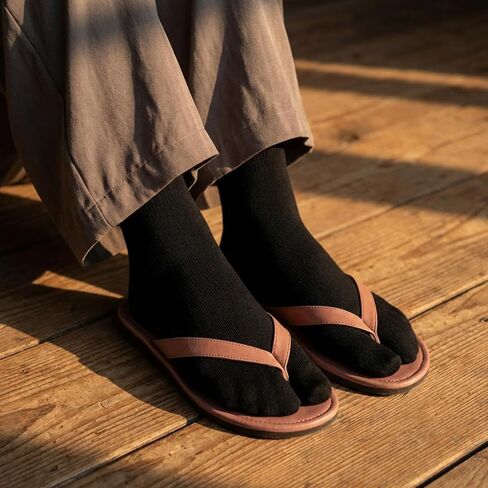 4 أزواج من جوارب Larrel Flip Flop للرجال، جوارب تابي قابلة للتنفس للجنسين، جورب ناعم مريح مع أصابع القدم لليوجا والبيلاتيس والاسترخاء اليومي (أسود وأبيض) in Saudi Arabia