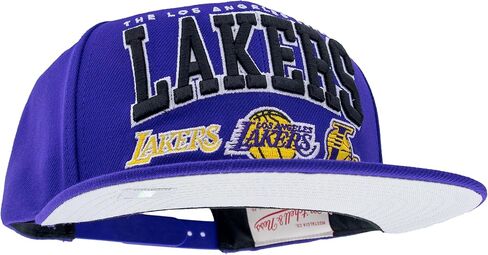 قبعة ميتشل آند نيس شيكاغو بولز 6X NBA Finals Championship Snapback، قبعة قابلة للتعديل باللون الأسود والأحمر in Kuwait