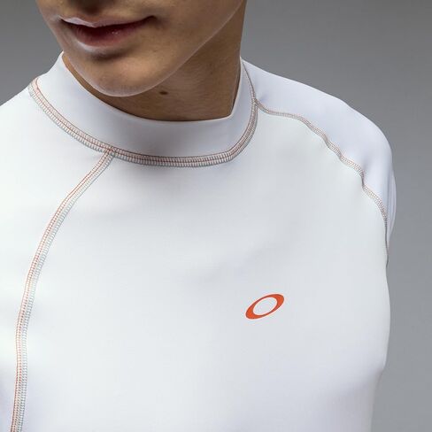 Oakley Men's Ventura Short Sleeve Rashguard in Saudi Arabia