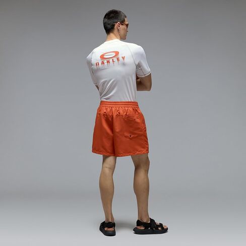 Oakley Men's Ventura Short Sleeve Rashguard in Saudi Arabia