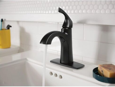 صنبور حوض الحمام Moen Lindor 84505BL باللون الأسود غير اللامع بمقبض واحد مع فتحة تصريف ولوحة سطح السفينة in Saudi Arabia