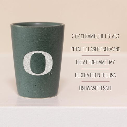 ريكو إندستريز NCAA أوريغون داكس سيج 2oz زجاج سيراميك للمشجعين، محفور بالليزر في زجاج طلقة واحد ملون عصري in Kuwait