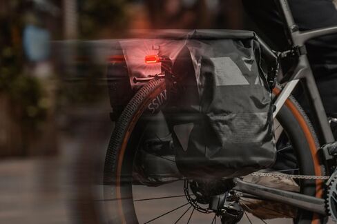 Topeak Rack RedLite 60 - ضوء دراجة خلفي مثبت على حامل مع مستشعر فرامل، تشغيل/إيقاف تلقائي، COB LED، قابل لإعادة الشحن عبر USB-C، مقاوم للماء IPX6، 60 لومن، حامل مغناطيسي، متوافق مع سلسلة TetraRack (TMS120) in Kuwait