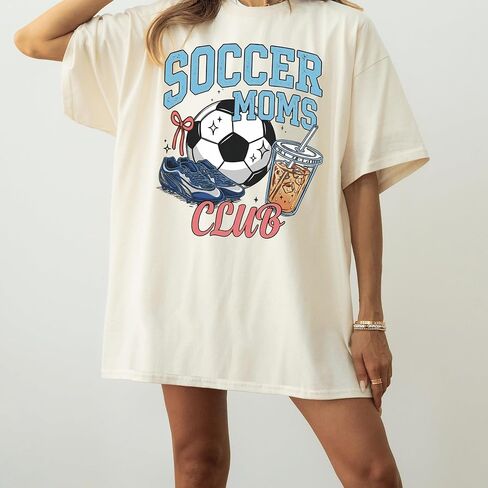 قميص نادي Soccer Moms، تي شيرت برسومات Soccer Mom، قميص Game Day Soccer Mom، تي شيرت لطيف لكرة القدم Mom، قميص الأم الرياضية in Kuwait