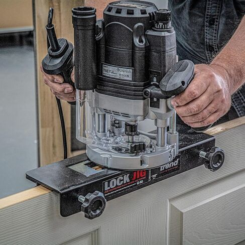 موجه T8 مزدوج الوضع 3-1/4 HP مع طوق 1/2 بوصة، سرعة متغيرة، طاولة توجيه متوافقة مع نظام التمركز الدقيق، تتضمن 1/2 بوصة مستقيمة، U*T8EK/A in Kuwait