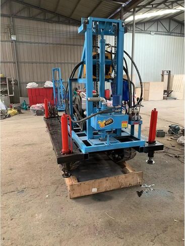 Crawler Hydraulic Water Well Driller, Tracked Drilling Machine for Rough Terrain, Ideal for Remote Wilderness Homestead and Large Scale Farm Irrigation Projects in Kuwait