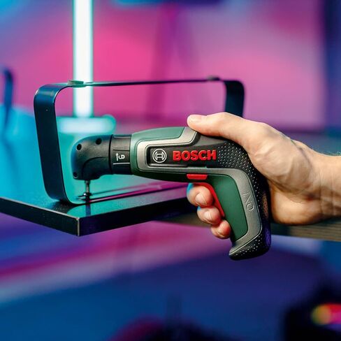 مجموعة مفك براغي للبطارية المدمجة من Bosch IXO (الجيل السابع؛ 3.6 فولت؛ 2.0 أمبير؛ 5.5 نيوتن متر؛ محول لولبي بزاوية؛ مع كابل USB صغير؛ براغي تصل إلى 190 براغي؛ صندوق) in Kuwait