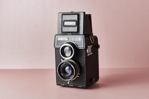 LUBITEL 166 كاميرا TLR ذات تنسيق عالمي متوسط ​​- كاميرا تناظرية قديمة لاتحاد الجمهوريات الاشتراكية السوفياتية (متجددة) in Kuwait