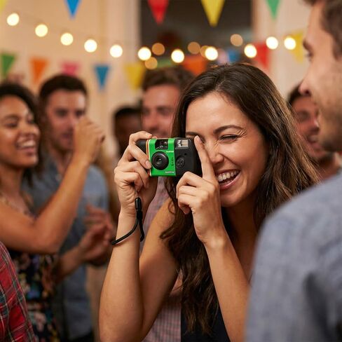 كاميرا Fujifilm QuickSnap Flash 400 يمكن التخلص منها - كاميرا فيلم واحدة مقاس 35 مم + حزام معصم Moshify قابل للتعديل - كاميرا Fuji يمكن استخدامها مرة واحدة للسفر والحفلات وحفلات الزفاف والأحداث in Kuwait