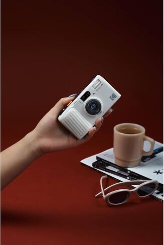 كاميرا فيلم Kodak Snapic A1 مقاس 35 مم (أبيض عاجي) مع لفة من فيلم ذهبي 200 وبطاريات وحزمة قماش للتنظيف من الألياف الدقيقة in Kuwait