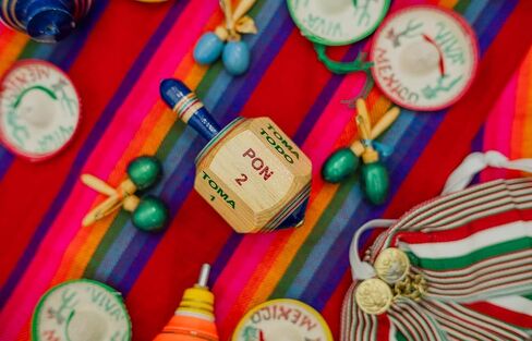 ELIASM Pirinola Toma Todo Pirinola Mexicana de Madera - لعبة دوارة خشبية مكسيكية تقليدية مقاس 10.16 سم، لعبة Juegos Mexicanos de Mesa للبالغين فييستا in Kuwait