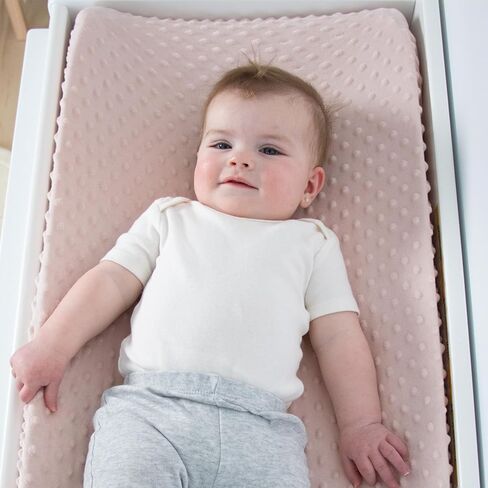 غطاء وسادة تغيير الحفاضات The Peanutshell Minky Dot - غطاء سجادة أطفال فائق النعومة للفتيات، يناسب مفارش طاولة تغيير الحفاضات مقاس 40.64 سم × 81.28 سم - وردي، عبوتان in Kuwait