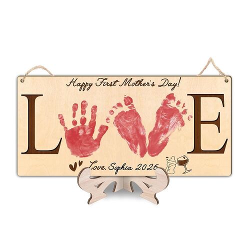 لوحة لافتة خشبية لعيد الأم الأول من Love Happy، علامة بصمة يد لعيد الأم الأول للطفل DIY، حرفة فنية بارزة، هدايا تذكارية للأم الجديدة، الأب، الطفل حديث الولادة، دعامة للصور in Kuwait