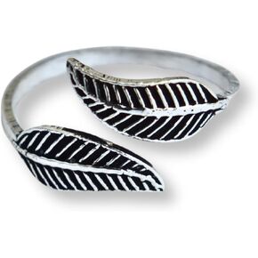 925 Sterling Silver Dolphin Toe Ring/Knuckle Ring - Small Adjustable Handmade by MiYa Jewelry creations in Saudi Arabia