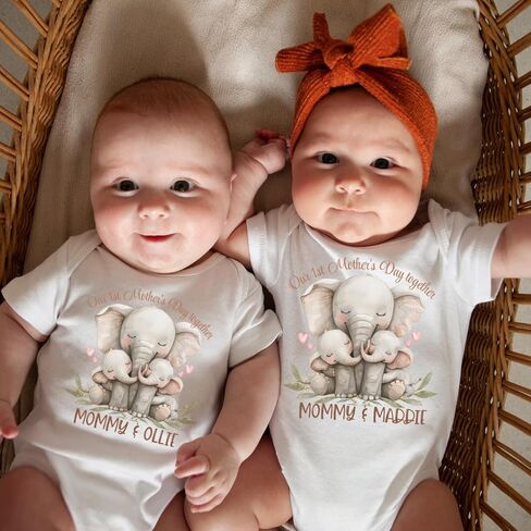 Twin Mom، زي عيد أمهاتنا الأول معًا لعام 2025 للأم والطفل، هدايا عيد الأم الأولى للأم التوأم الجديدة، والزوجة، والصديقة، والابنة. طفل رضيع، طفلة التوأم الأم وأنا ملابس متطابقة. الفيل in Kuwait