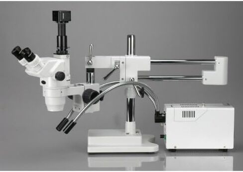 AmScope ZM-4TV3 مجهر تكبير ستيريو ثلاثي العينيات احترافي، عدسات EW10x وEW20x، تكبير 2X-180X، هدف تكبير 0.67X-4.5X، إضاءة محيطة، حامل ذراع مزدوج، يتضمن عدسات بارلو 0.3x و2.0x in Kuwait