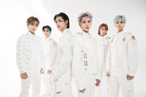 Xdinary Heroes Hello, World! 1st Mini Album TUTORIAL SESSION Version CD+88p PhotoBook+1p PhotoCard+1p Folding PhotoCard+1ea Pop-up Card+1ea Hologram Sticker+Tracking Sealed in Kuwait
