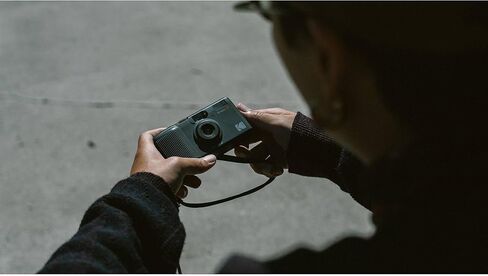 Kodak Snapic A1 35mm Film Camera (Rhino Gray) with Roll of Gold 200 Film, Batteries and Microfiber Cleaning Cloth Bundle in Kuwait