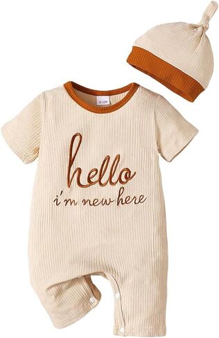 طقم رومبر Hello I'm New Here للأولاد الصغار - بدلة مضلعة بأكمام قصيرة مع قبعة للأعمار من 0 إلى 12 شهرًا in Kuwait