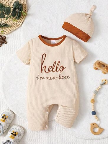 طقم رومبر Hello I'm New Here للأولاد الصغار - بدلة مضلعة بأكمام قصيرة مع قبعة للأعمار من 0 إلى 12 شهرًا in Kuwait