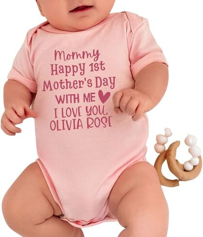Mommys First Mothers Day Onesie، Happy 1st Mother's Day Onesie With Me، Baby Boy أو Girl Outfit، هدايا شخصية للأم، هدية للأم الجديدة. in Kuwait