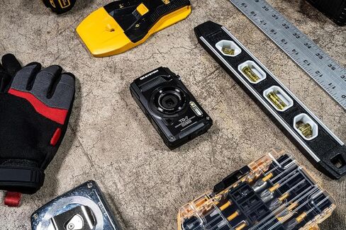 كاميرا رقمية تحت الماء من Olympus OM System Tough TG-7 (أسود) مستشعر BSI CMOS بدقة 12 ميجابكسل، مقاوم للماء، مقاوم للصدمات، مقاوم للتجميد، فيديو 4K، نظام تحديد المواقع العالمي، نظام استشعار ميداني، كاميرا مدمجة مع حقيبة وبطاقة 64 جيجابايت in Kuwait