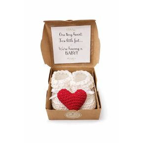 Pregnancy Announcement Gift Box | Crochet Baby Booties & Heart | Grandparents Reveal | Baby Reveal Gift | We’re Having a Baby | Keepsake Box in Kuwait